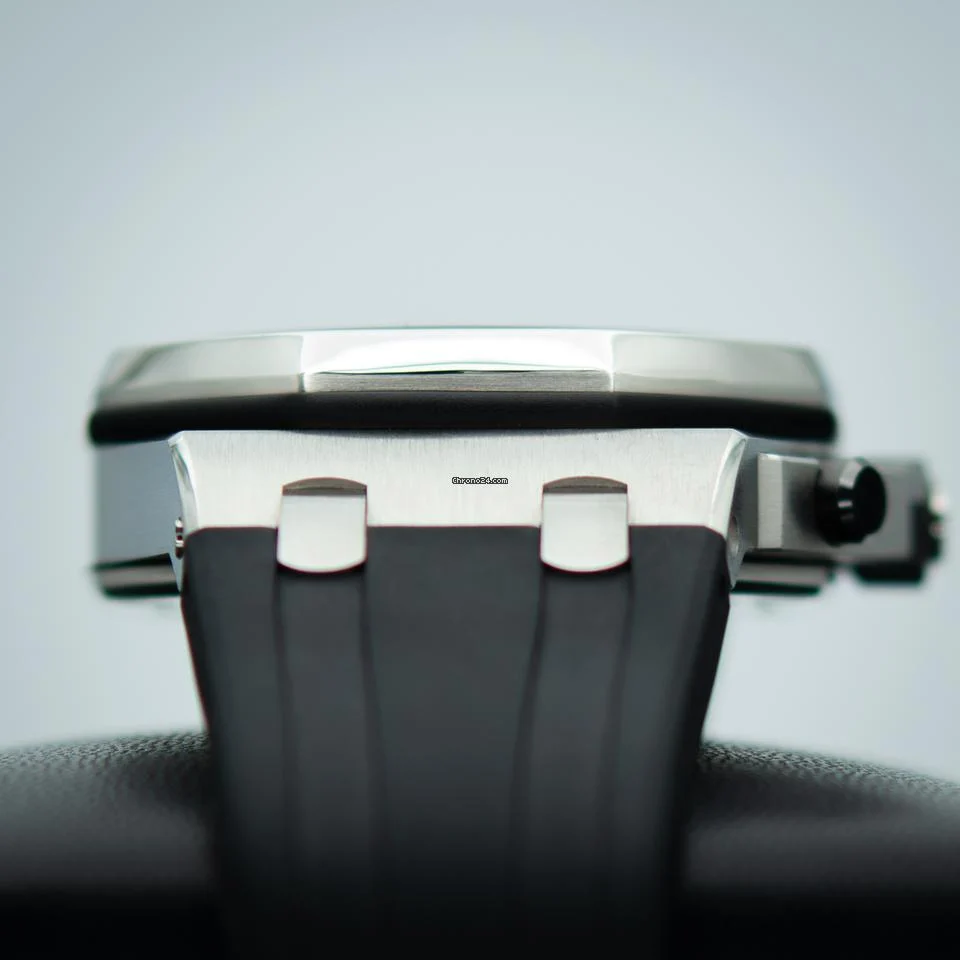 Audemars Piguet Royal Oak Offshore Chronograph - Image 6