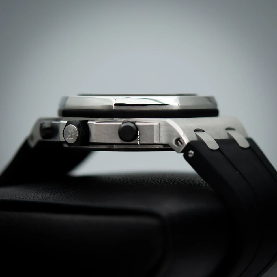 Audemars Piguet Royal Oak Offshore Chronograph - Image 9