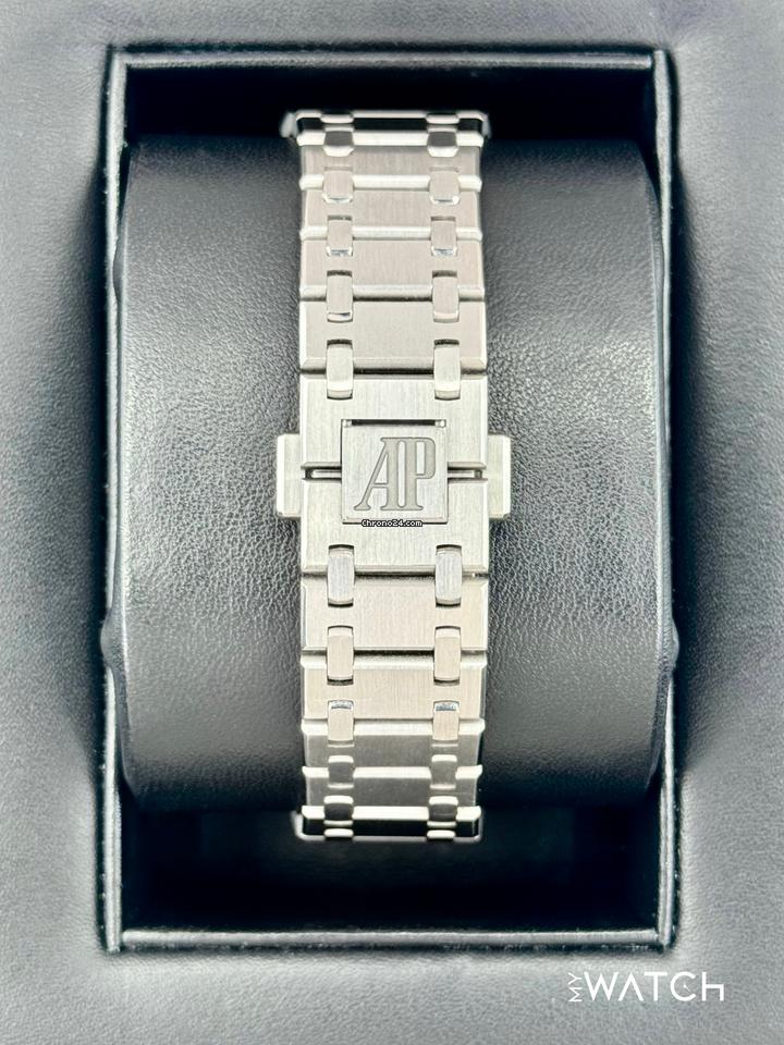 Audemars Piguet Royal Oak Jumbo - Image 2