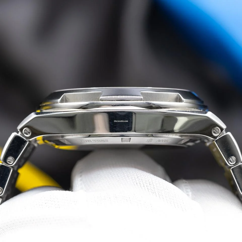 Vacheron Constantin Overseas Dual Time - Image 8