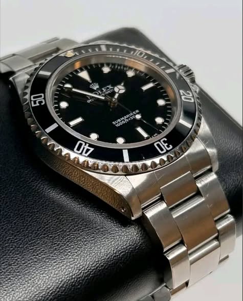 Rolex Submariner No-Date 40mm Black Tritium Dial Oyster Bracelet 14060 | Vintage 1995 With Papers - Image 2