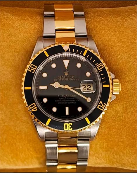 Rolex Submariner Date 40mm Black Dial Two-Tone Yellow Gold & Steel Oyster Bracelet 16613 | Vintage 1999 Full Set